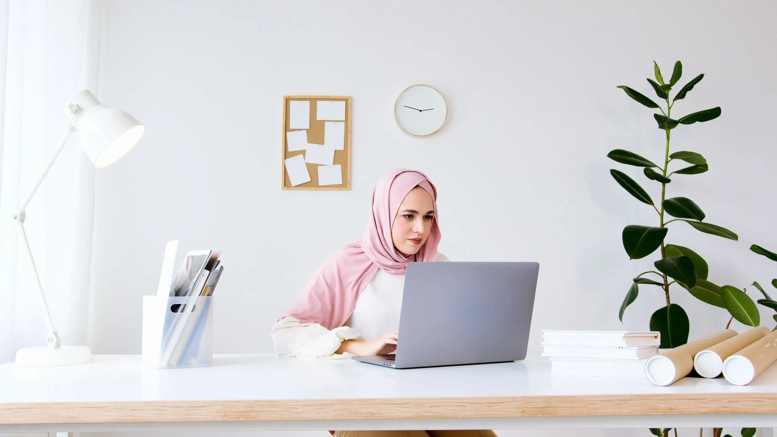رائدة أعمال سعودية. عميلة لدى ويب لينك جرو لتصميم المواقع الإلكترونية